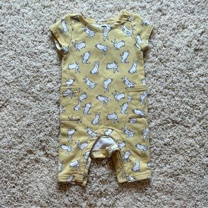 Old Navy Yellow Bunny Print Baby One-Piece Romper Short Sleeve Snaps 3-6 Months